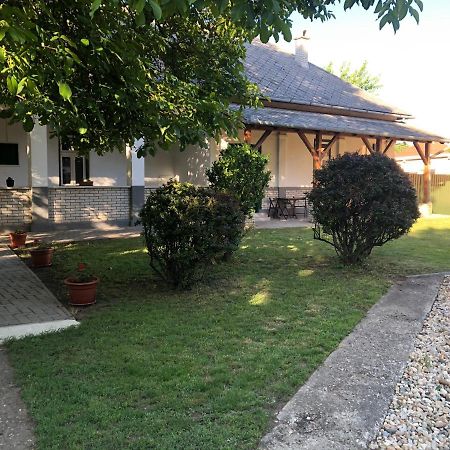 Tisza-Kert Apartmanok Tiszafured Exterior photo