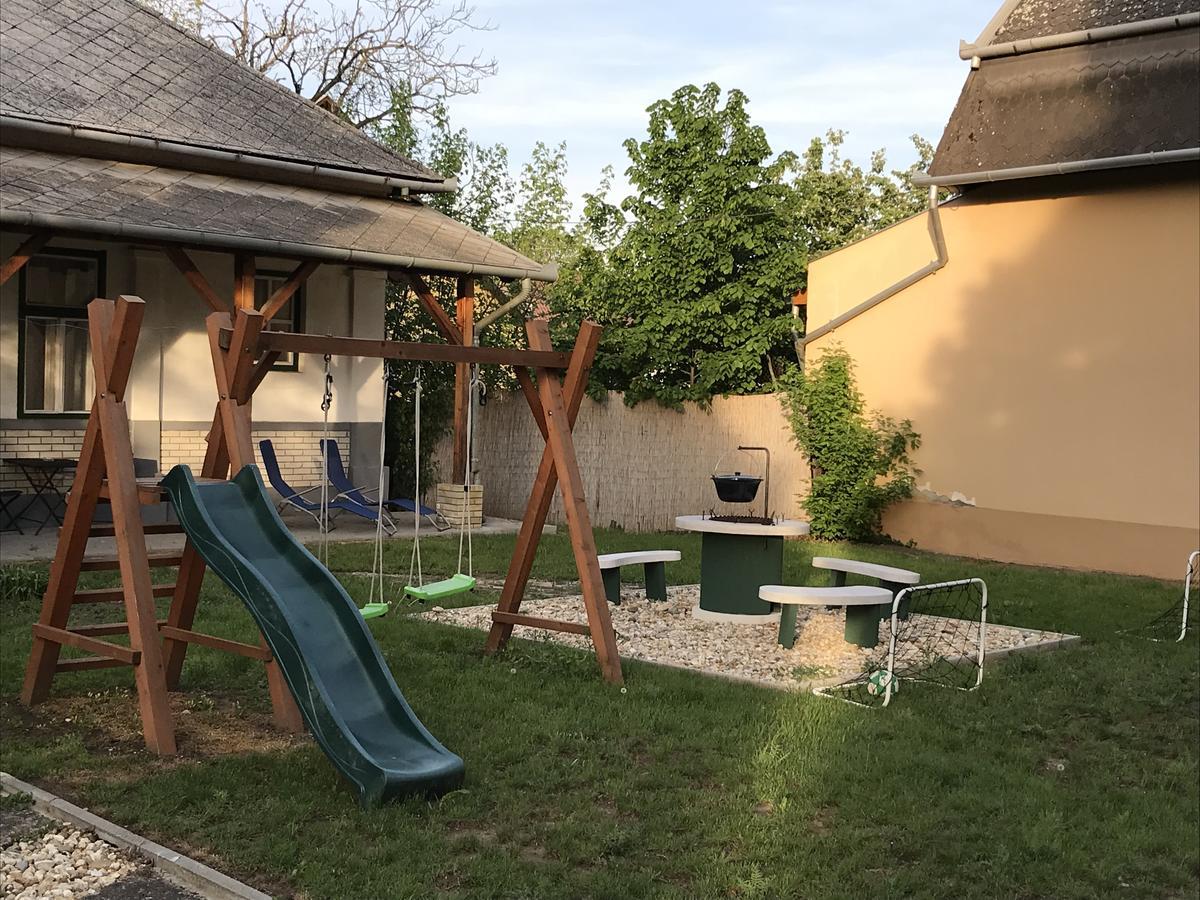 Tisza-Kert Apartmanok Tiszafured Exterior photo